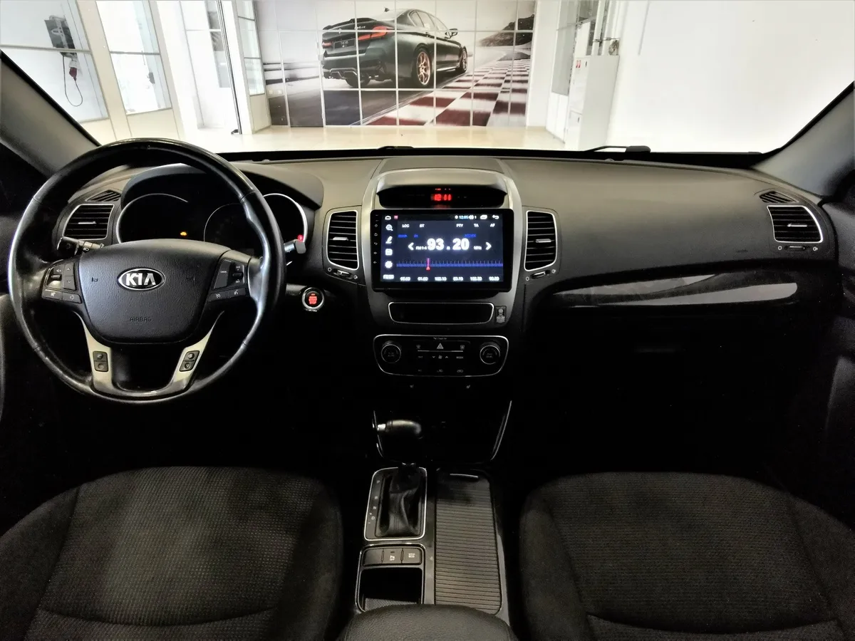 Kia Sorento 2.4 AT 4WD (175 л.с.) Comfort Белый в АВИЛОН. Слайд №12