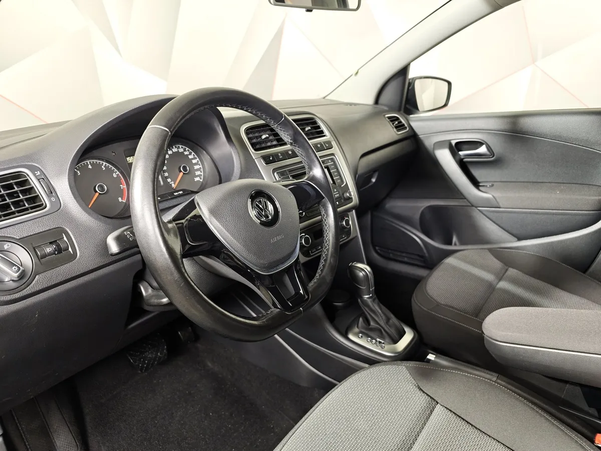 Volkswagen Polo 1.6 MPI AT (110 л.с.) Drive Черный в АВИЛОН. Слайд №19
