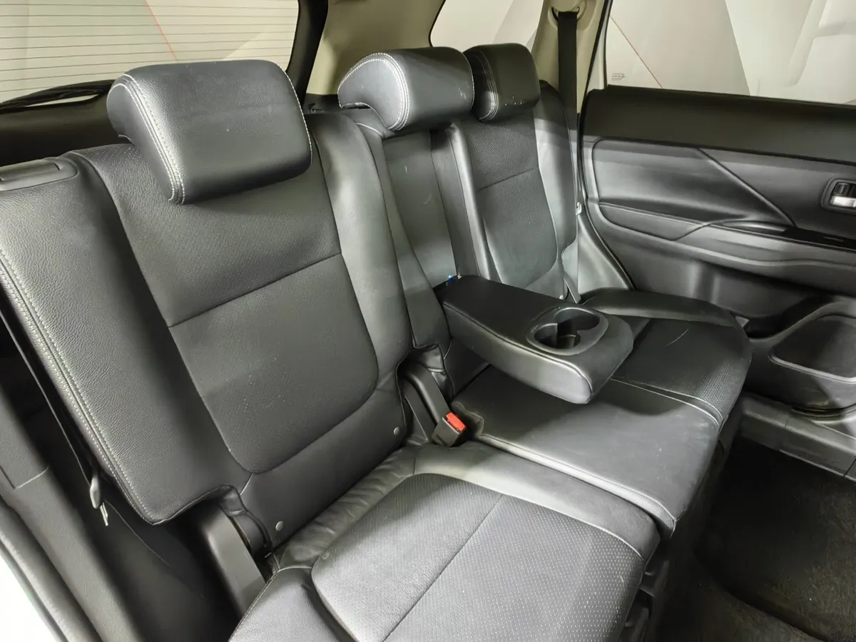 Mitsubishi Outlander 2.0 CVT 4WD (146 л.с.) Instyle E29 Белый в АВИЛОН. Слайд №17