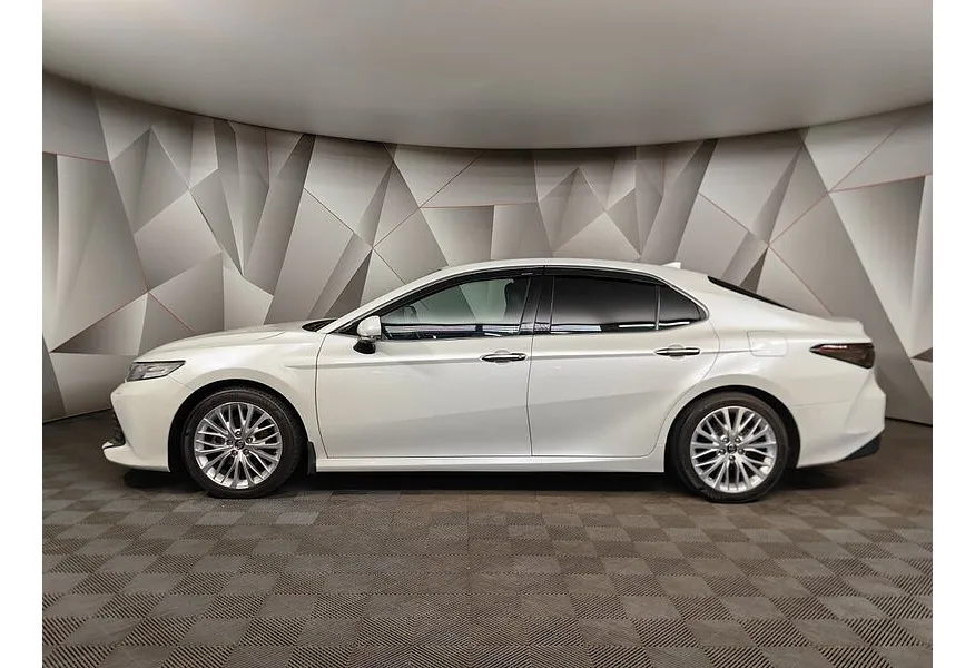 Toyota Camry 2.5 AT (181 л.с.) Белый в АВИЛОН. Слайд №3