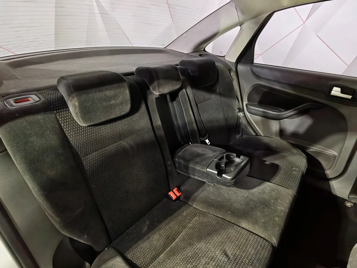 Ford Focus 1.6 MT (116 л.с.) Ghia Серебристый в АВИЛОН. Слайд №15