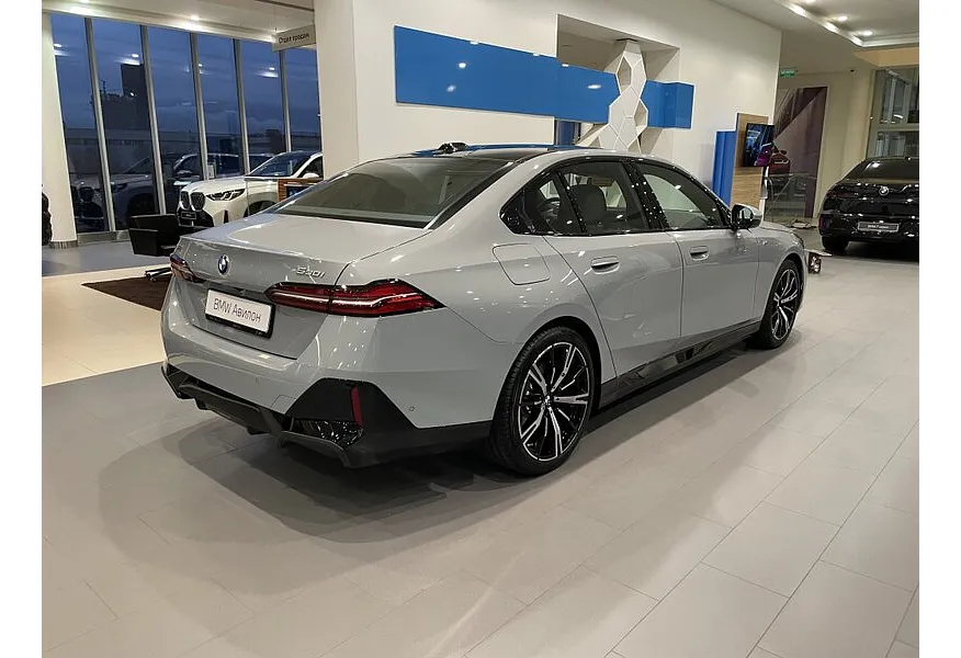 BMW 5 серия 530i xDrive AT (252 л.с.) Серый в АВИЛОН. Слайд №3