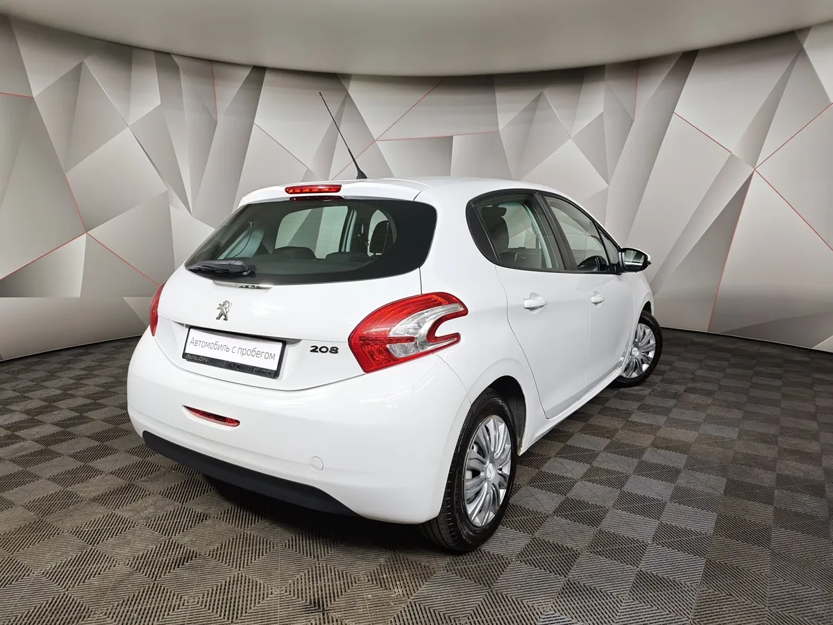 Peugeot 208 1.2 VTi MT (82 л.с.) Белый в АВИЛОН. Слайд №2