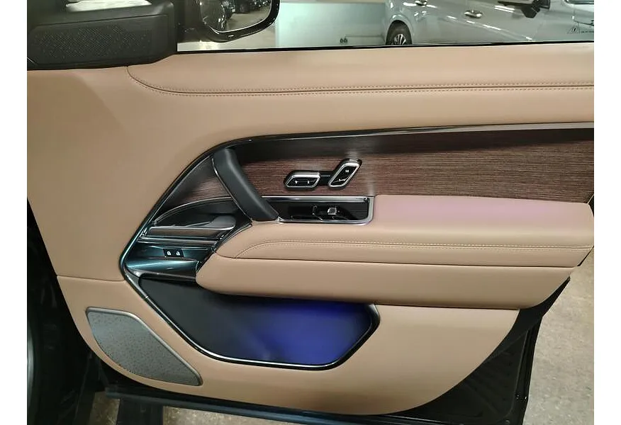 Land Rover Range Rover 4.4 P530 V8 LWB AT AWD (530 л.с.) Autobiography Черный в АВИЛОН. Слайд №12