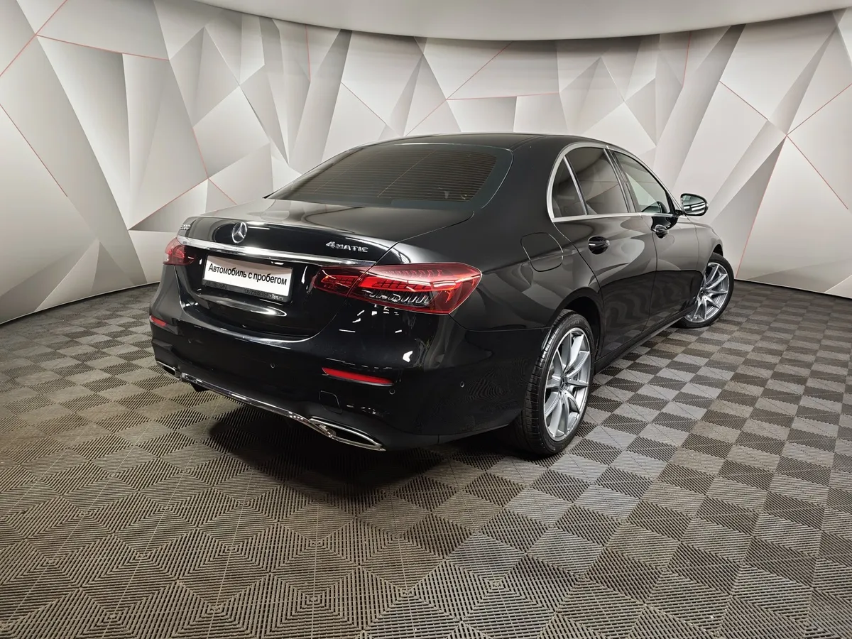 Mercedes-Benz E-Класс E 200 4MATIC 9G-TRONIC (197 л.с.) Sport Черный в АВИЛОН. Слайд №2