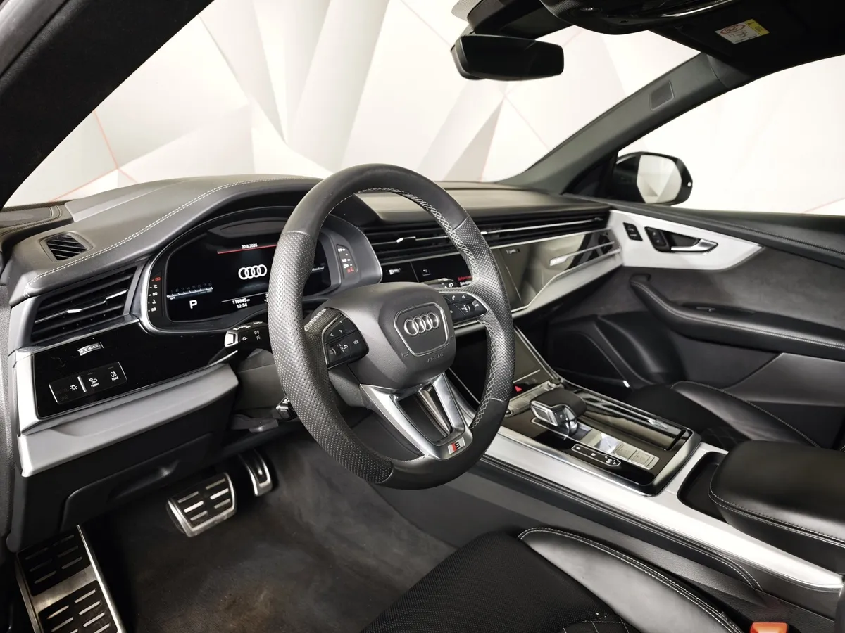 Audi Q8 55 TFSI Tiptronic quattro (340 л.с.) Серый в АВИЛОН. Слайд №18