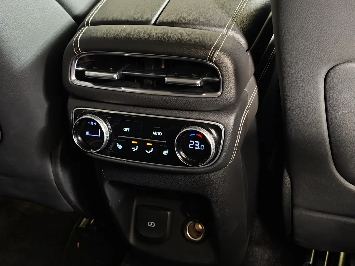 Genesis GV80 2.5 T-GDI 8AT 4WD 7 мест (249 л.с.) Premium + Comfort Серый в АВИЛОН. Слайд №28