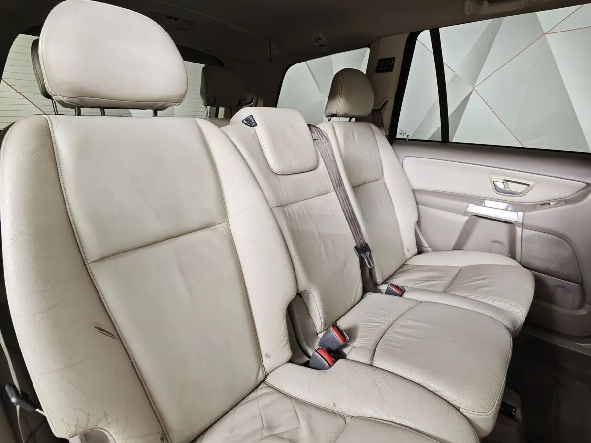 Volvo XC90 2.5 T5 Geartronic AWD (5 мест) (210 л.с.) Бежевый в АВИЛОН. Слайд №14