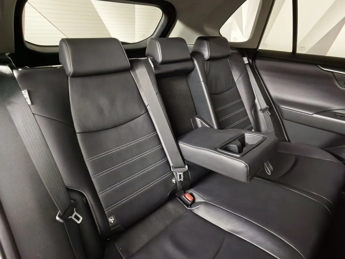 Toyota RAV4 2.0i CVT AWD (149 л.с.) Белый в АВИЛОН. Слайд №17