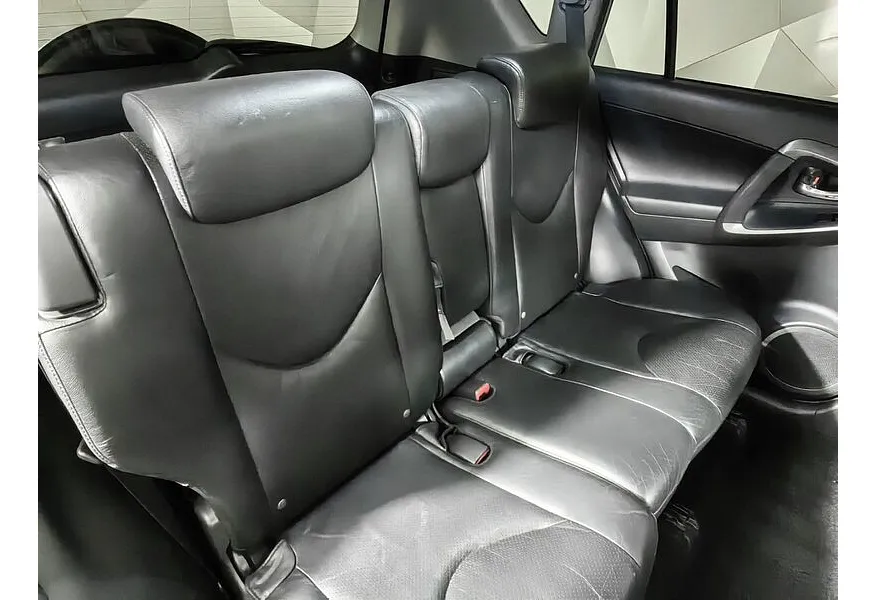 Toyota RAV4 2.0 CVT (158 л.с.) Серебристый в АВИЛОН. Слайд №17