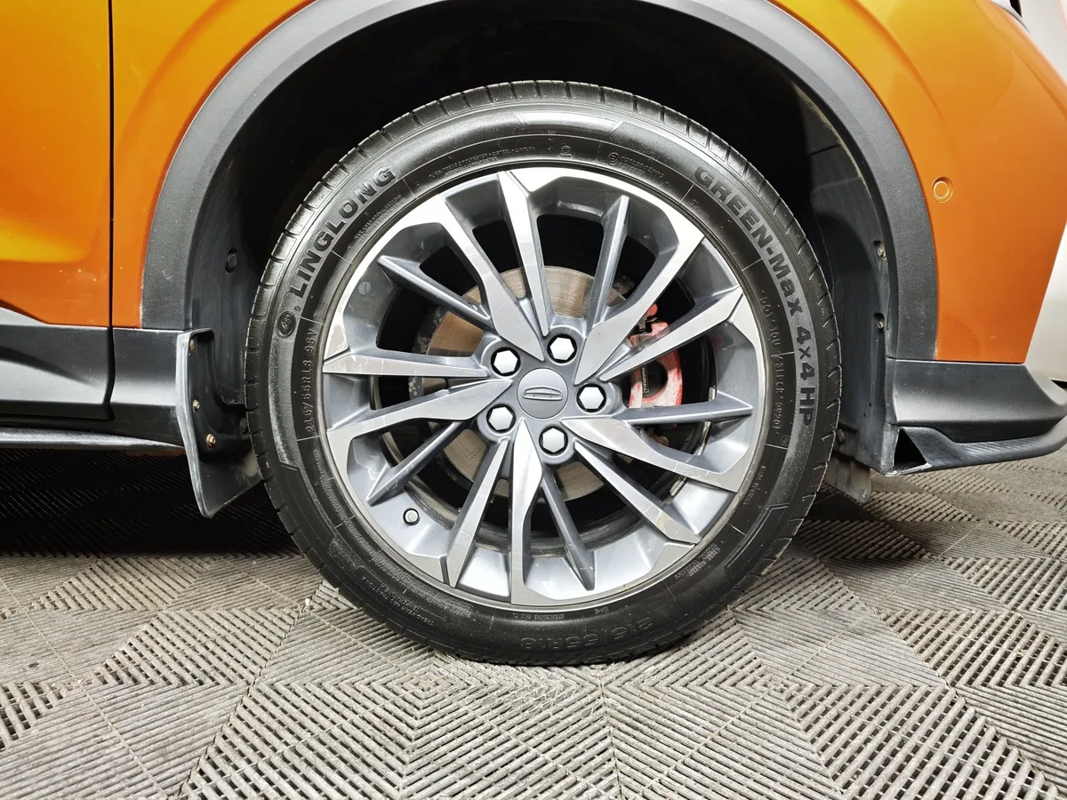 Geely Coolray 1.5T 7DCT 2WD (150 л.с.) Flagship Оранжевый в АВИЛОН. Слайд №9