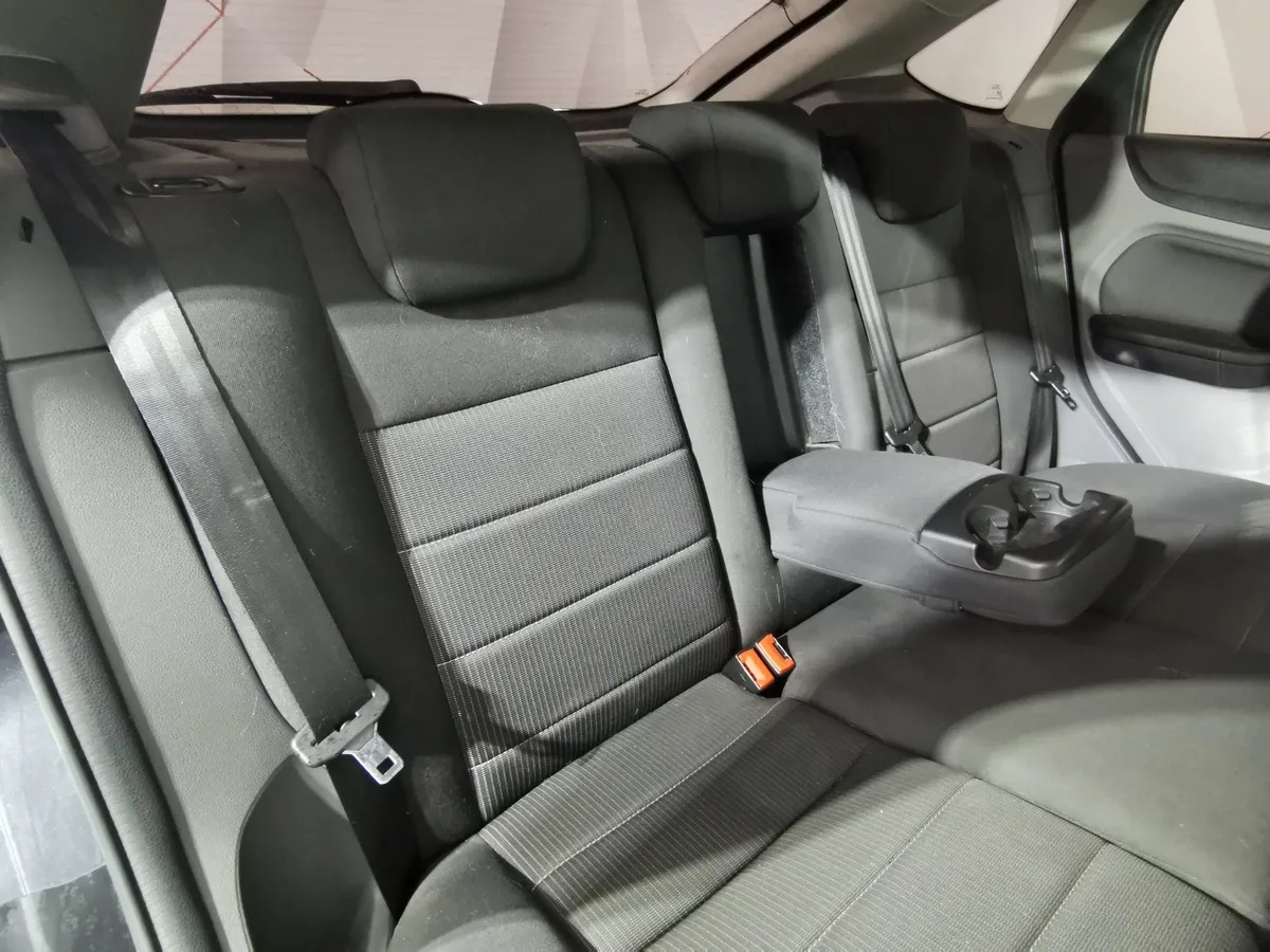 Ford Focus 1.6 AT (101 л.с.) Ghia Серый в АВИЛОН. Слайд №15