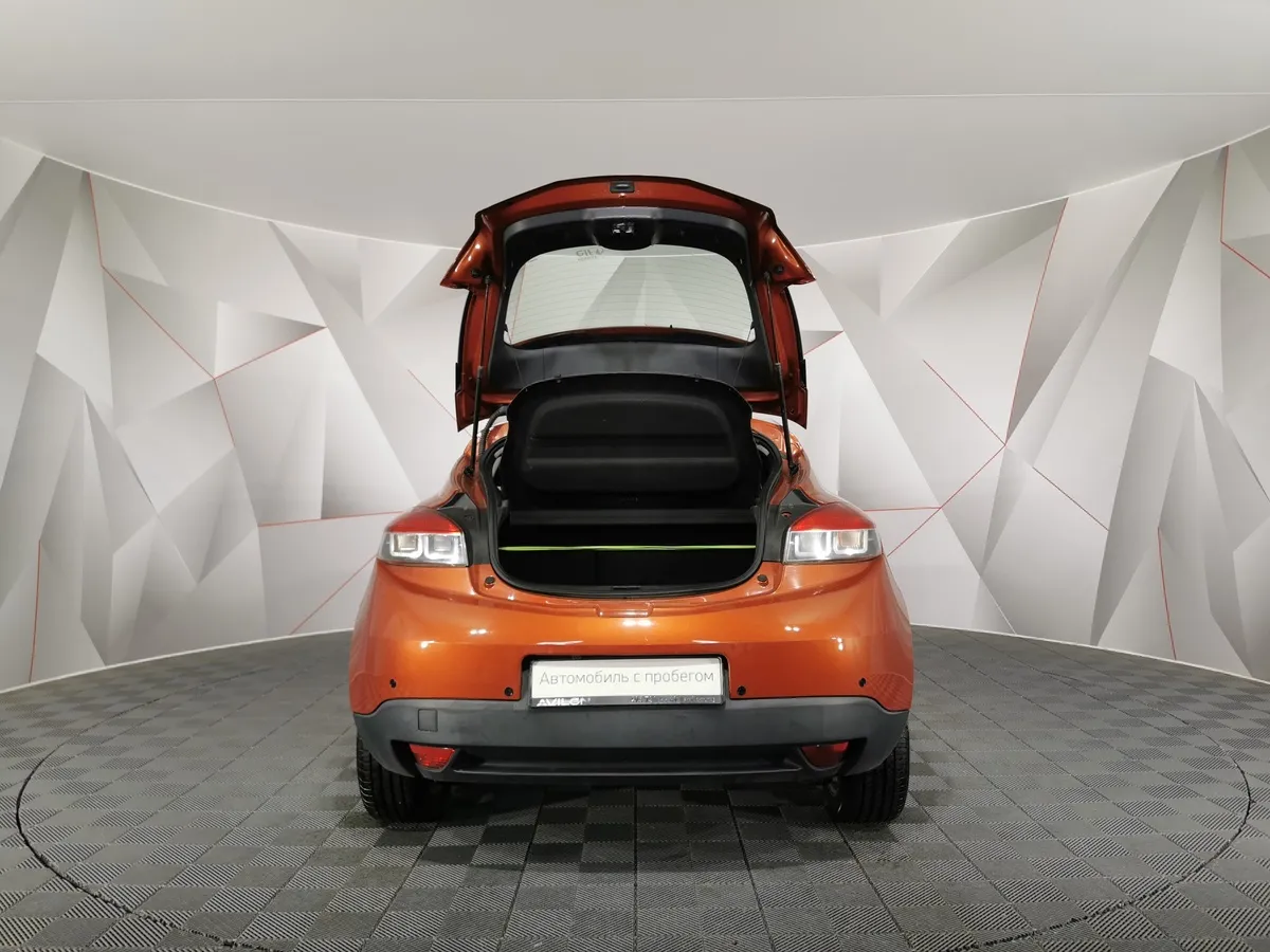 Renault Megane 2.0 CVT (138 л.с.) Оранжевый в АВИЛОН. Слайд №10