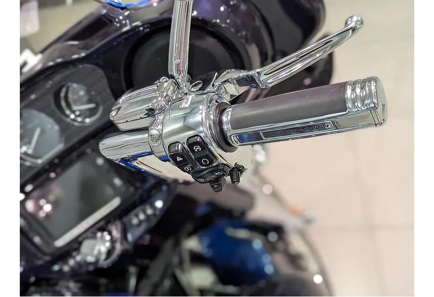 Harley-Davidson Ultra Limited 1923 см³ (106 л.с.) (106) 1923 Синий в АВИЛОН. Слайд №4