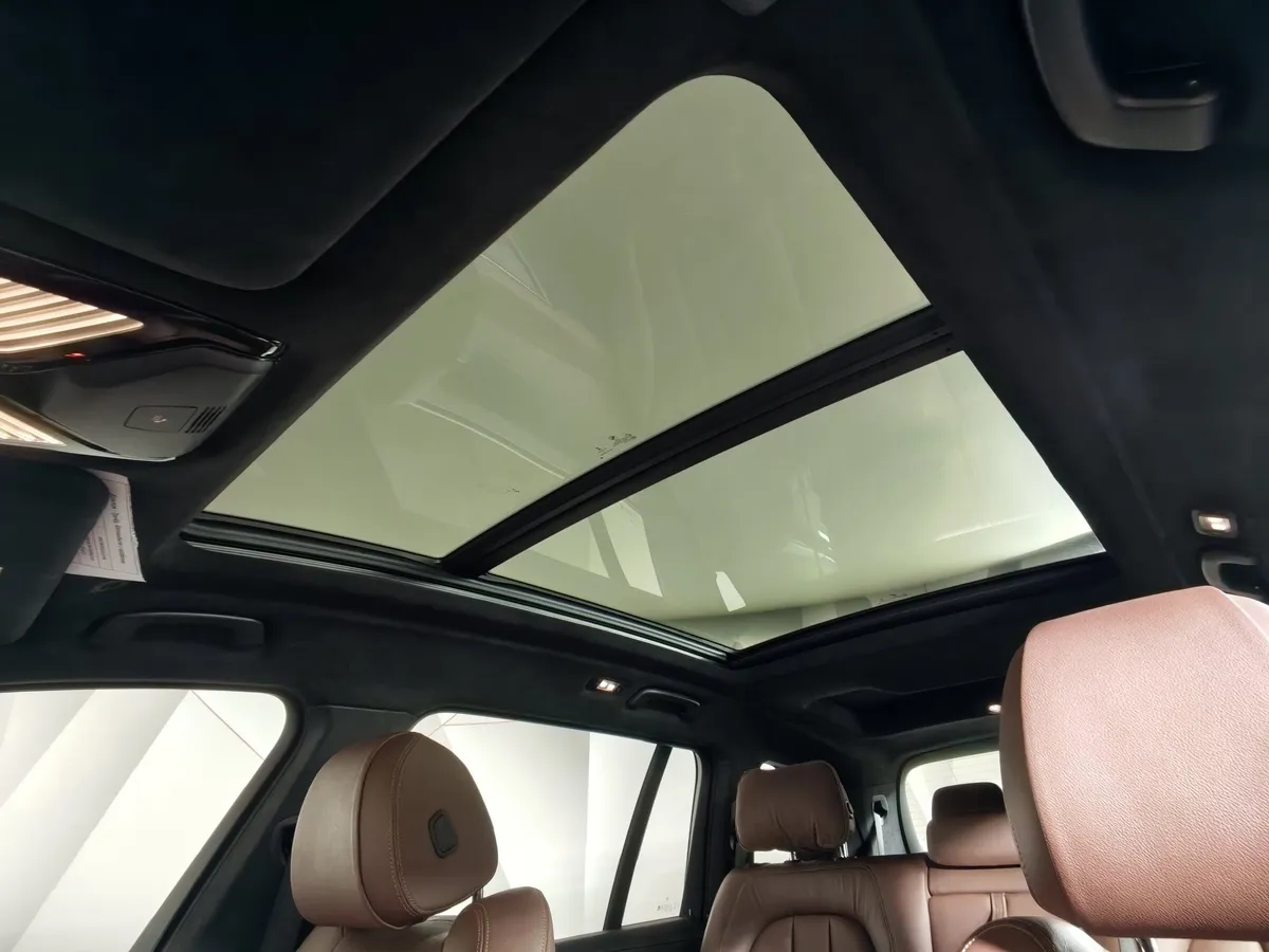 BMW X7 xDrive40i Steptronic (340 л.с.) Базовая (Локальная сборка) Черный в АВИЛОН. Слайд №17