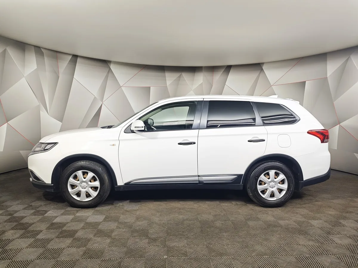 Mitsubishi Outlander 2.0 CVT (146 л.с.) Invite Белый в АВИЛОН. Слайд №5