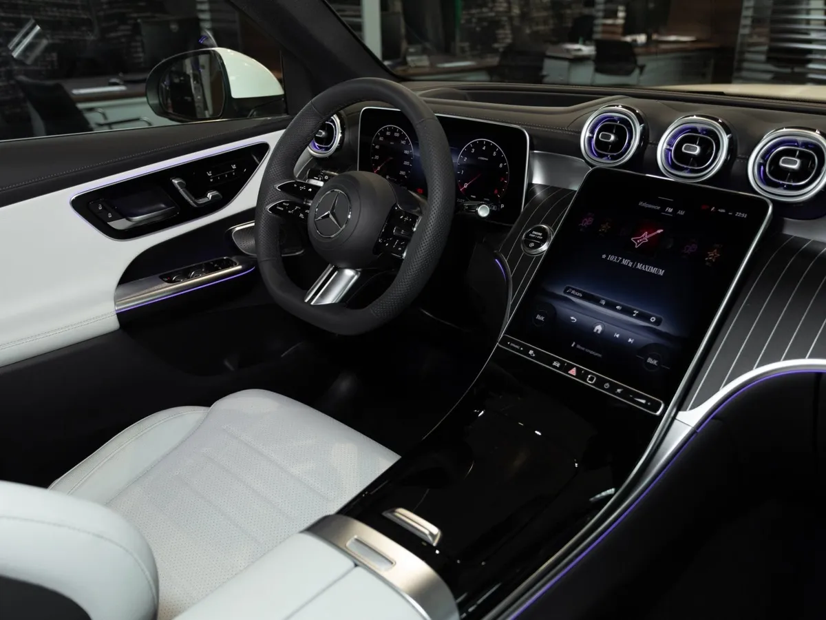 Mercedes-Benz GLC 300 4MATIC 9G-TRONIC (258 л.с.) Белый в АВИЛОН. Слайд №13