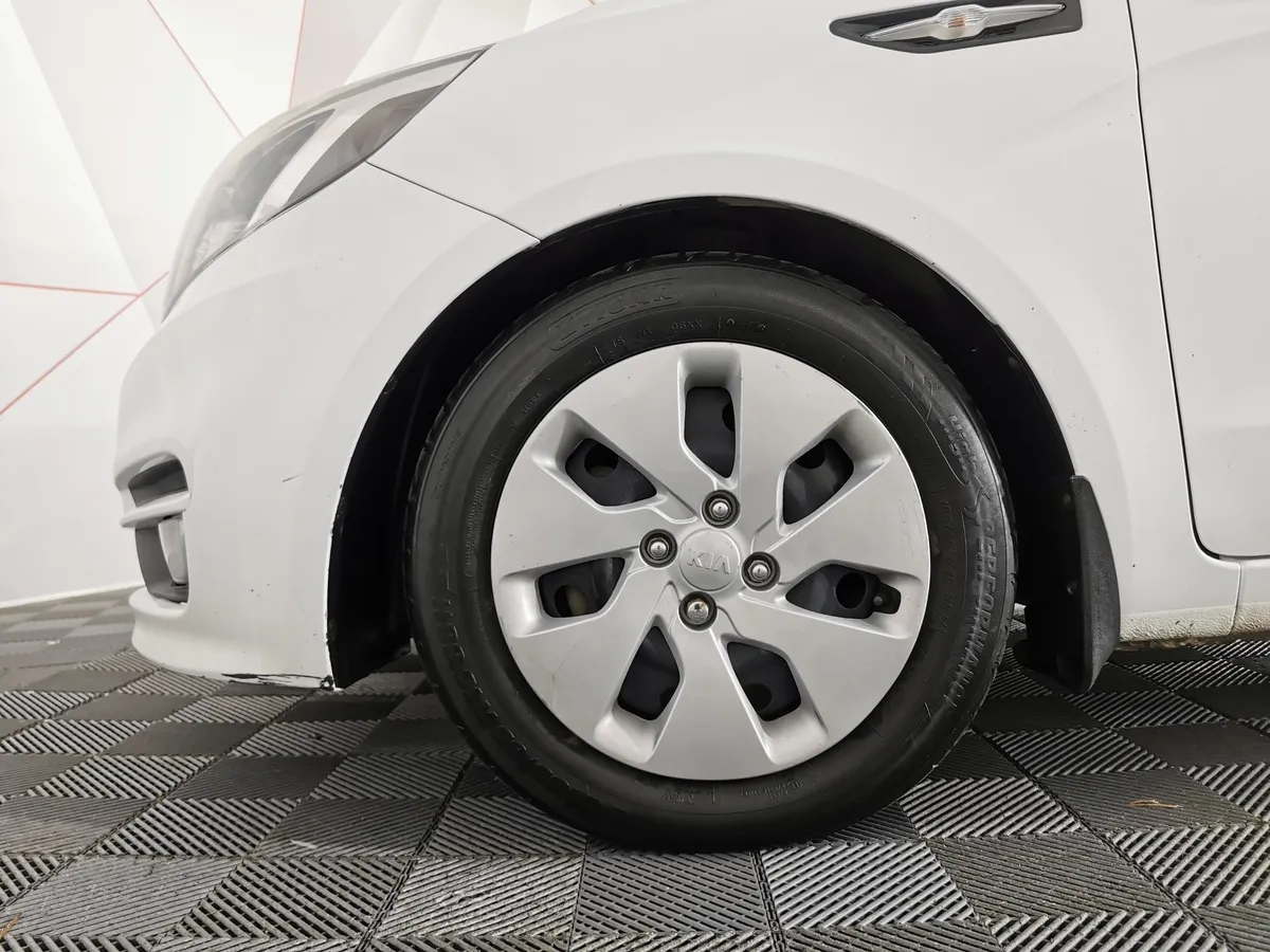Kia Rio 1.6 MT (123 л.с.) Comfort Белый в АВИЛОН. Слайд №9