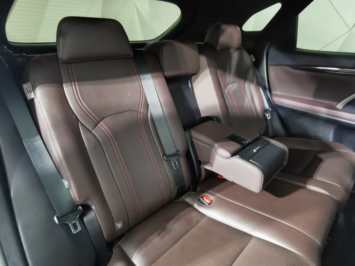 Lexus RX 2.0 AT AWD (238 л.с.) Executive Серый в АВИЛОН. Слайд №16