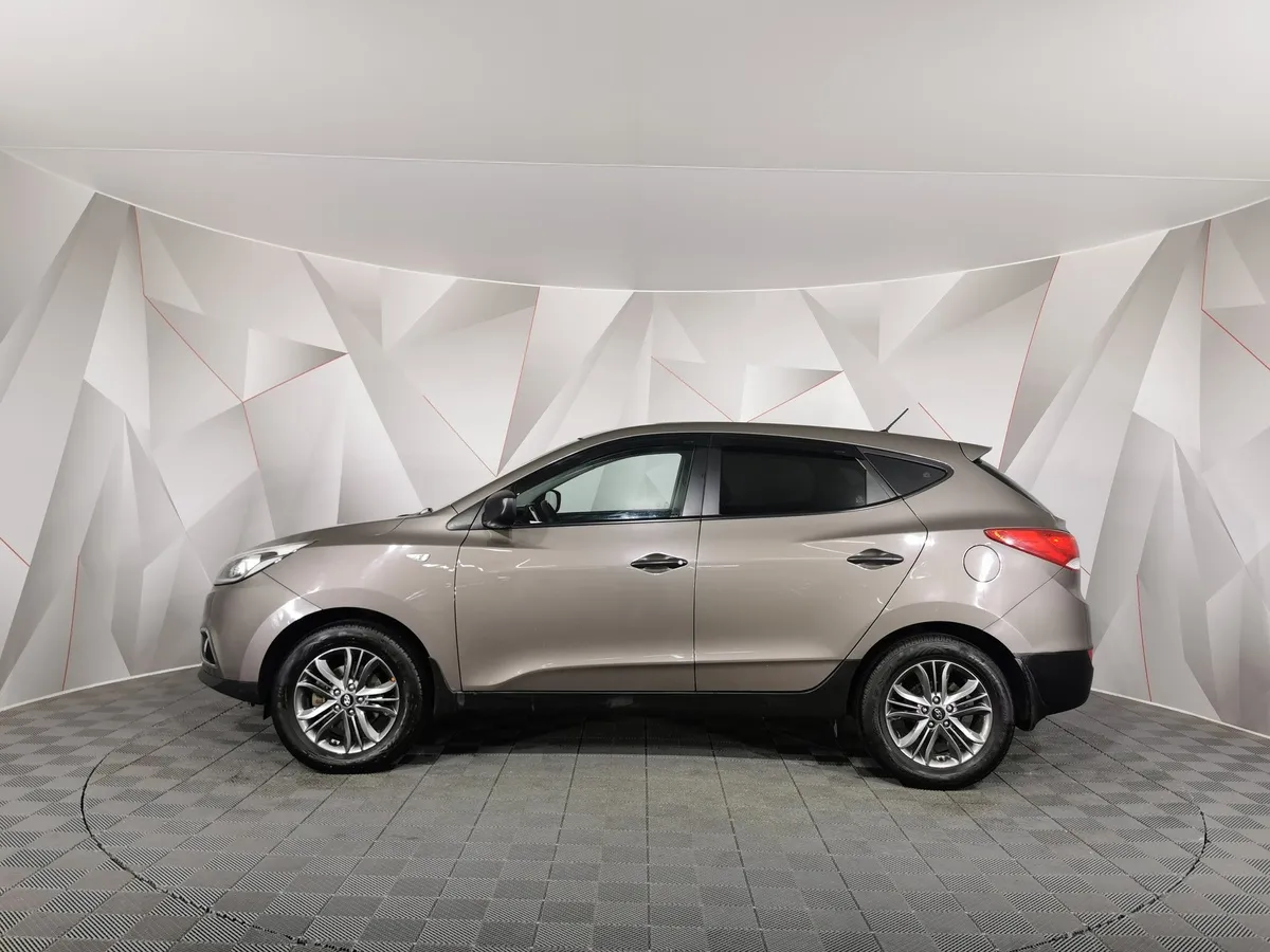Hyundai ix35 2.0 MT 2WD (150 л.с.) Коричневый в АВИЛОН. Слайд №5