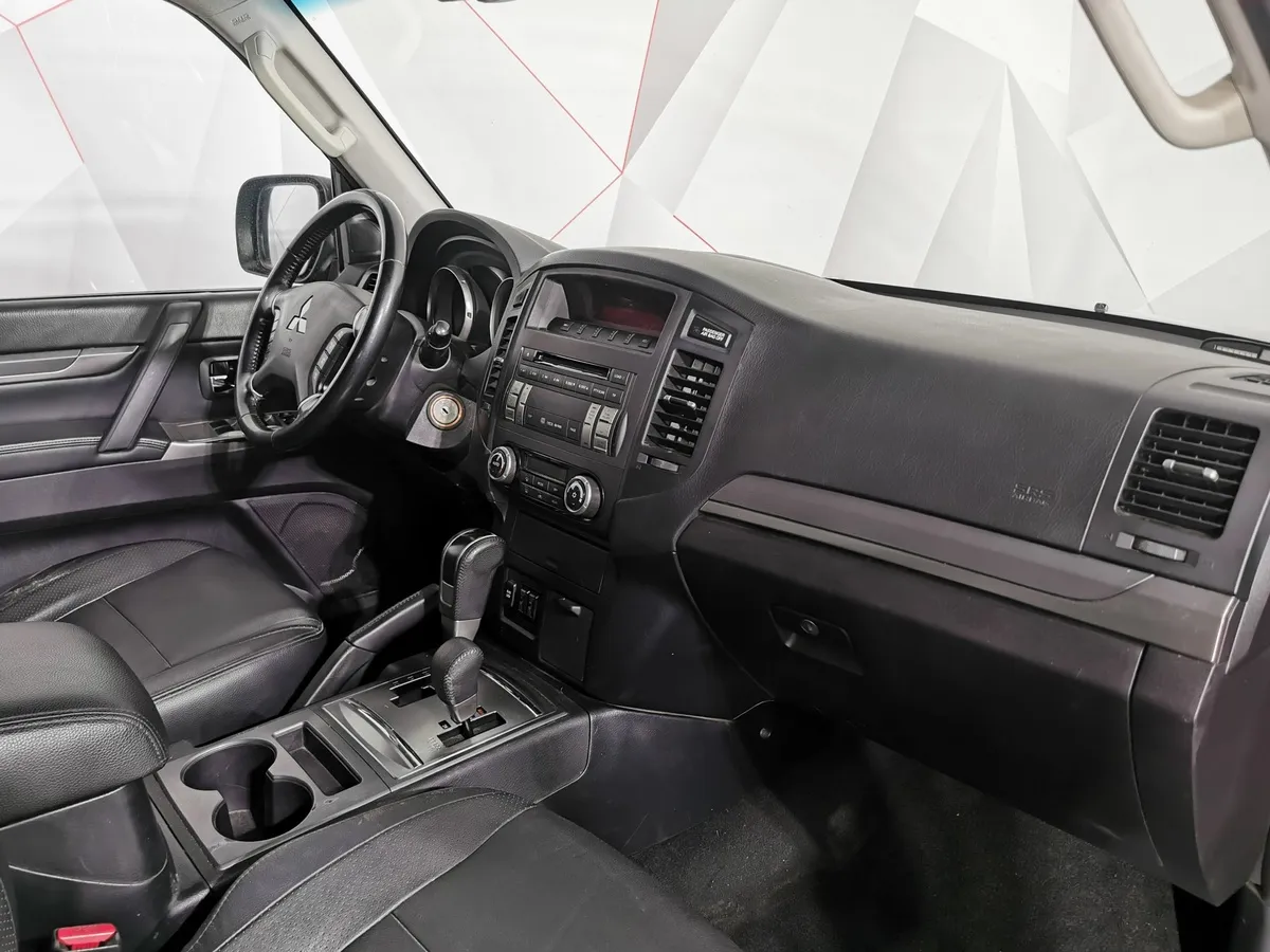 Mitsubishi Pajero 3.0 AT AWD (178 л.с.) Черный в АВИЛОН. Слайд №12