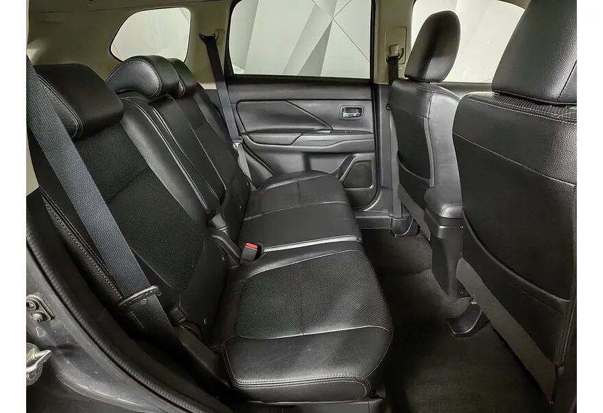Mitsubishi Outlander 2.0 CVT 4WD (146 л.с.) Instyle E29 Серый в АВИЛОН. Слайд №11