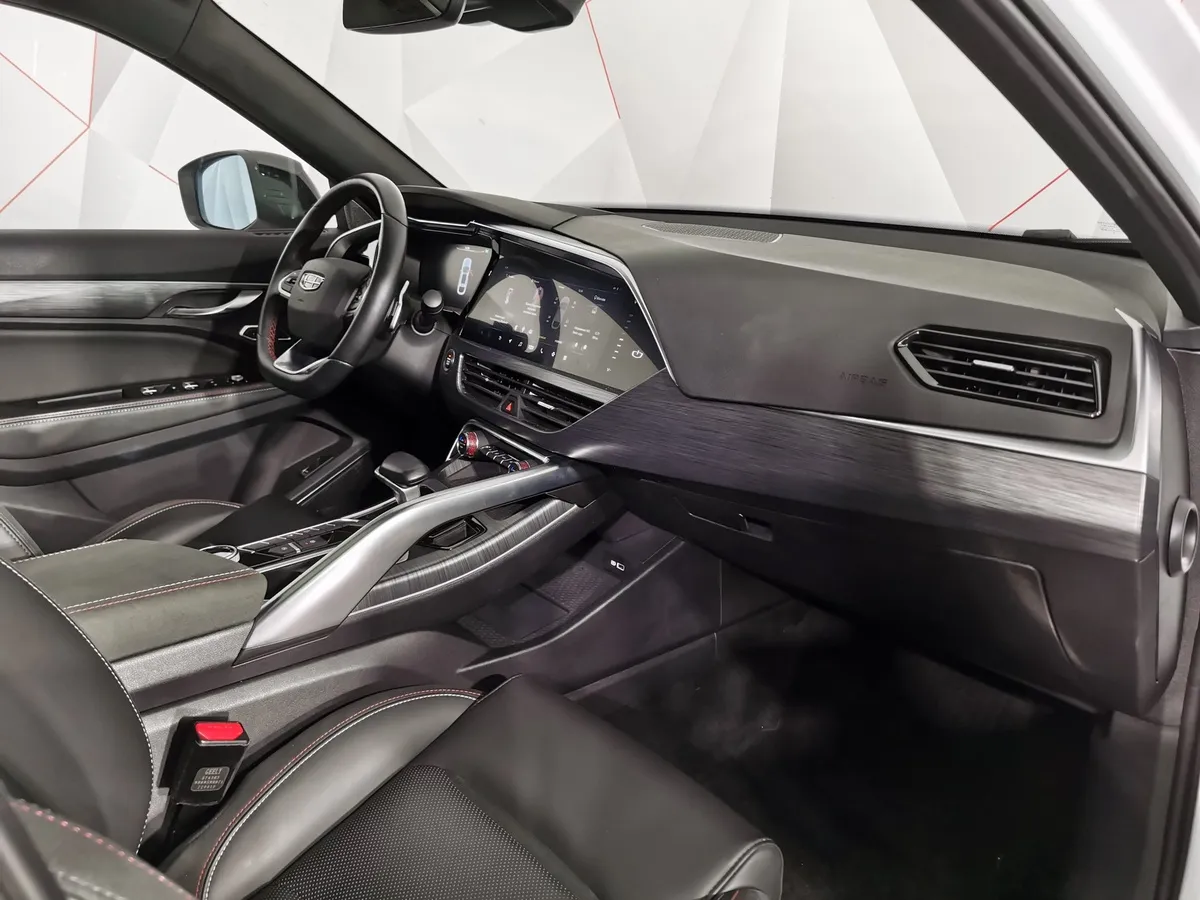 Geely Tugella 2.0 AT AWD (238 л.с.) Flagship Белый в АВИЛОН. Слайд №12