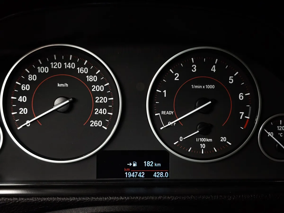 BMW 3 серия 320i xDrive AT (184 л.с.) M Sport Оранжевый в АВИЛОН. Слайд №13