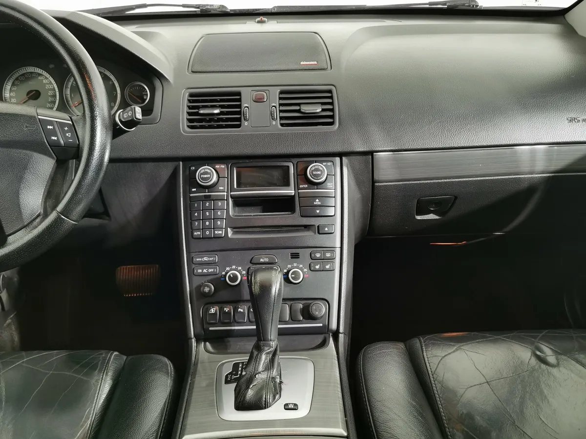 Volvo XC90 2.5 T5 Geartronic AWD (5 мест) (210 л.с.) Черный в АВИЛОН. Слайд №14