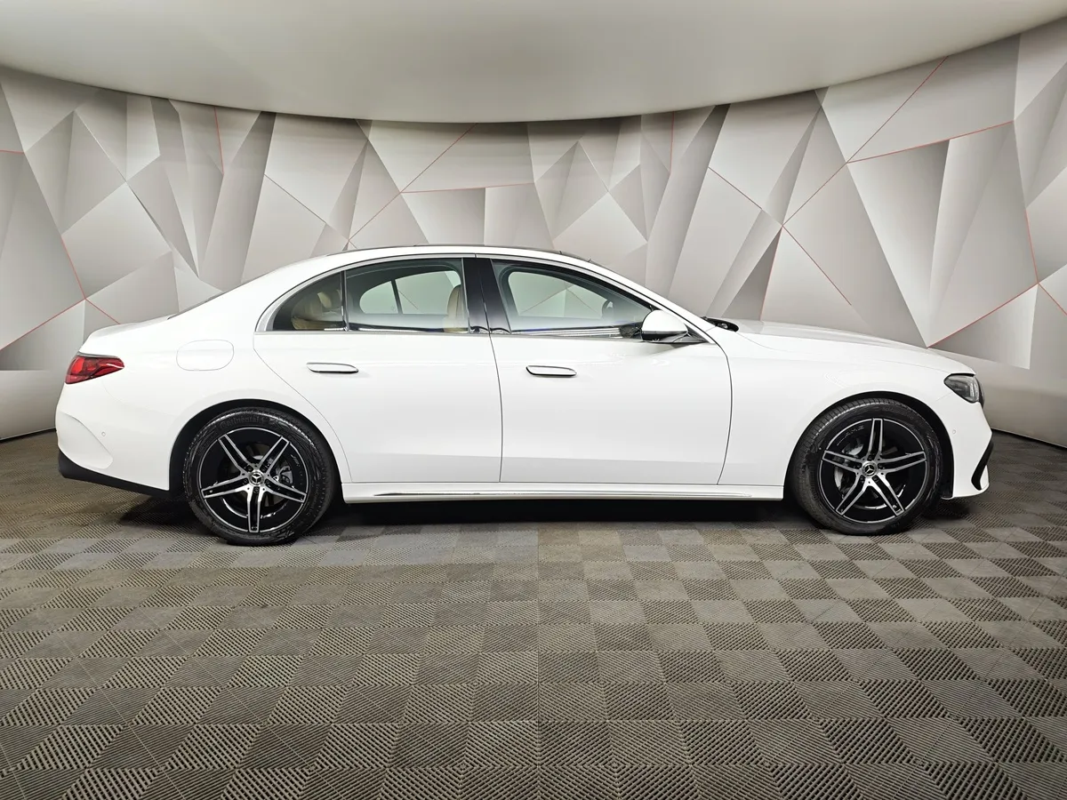 Mercedes-Benz E-Класс E 300 4MATIC (258 л.с.) Белый в АВИЛОН. Слайд №6