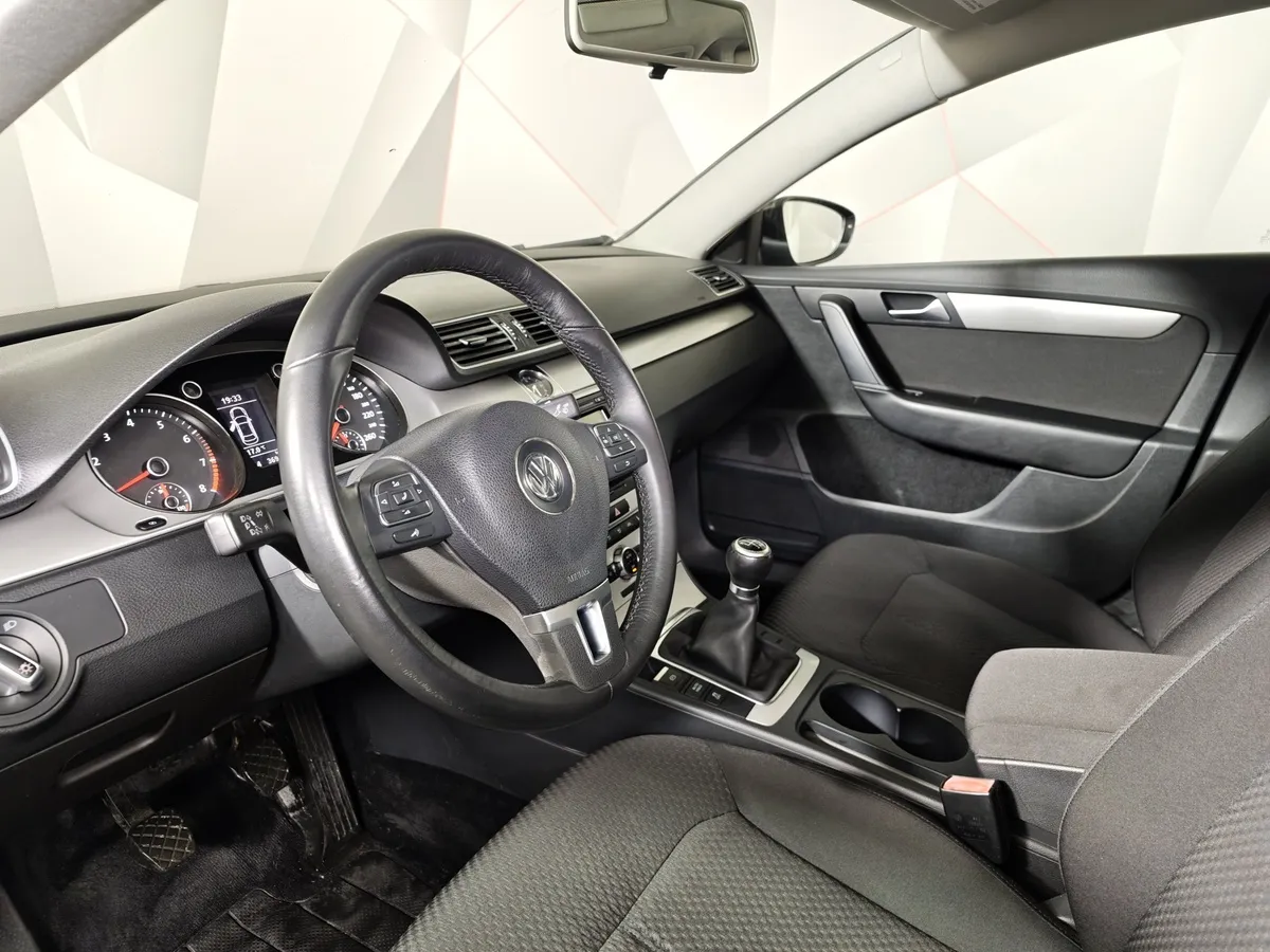 Volkswagen Passat 1.8 TSI MT (152 л.с.) Trendline Коричневый в АВИЛОН. Слайд №19
