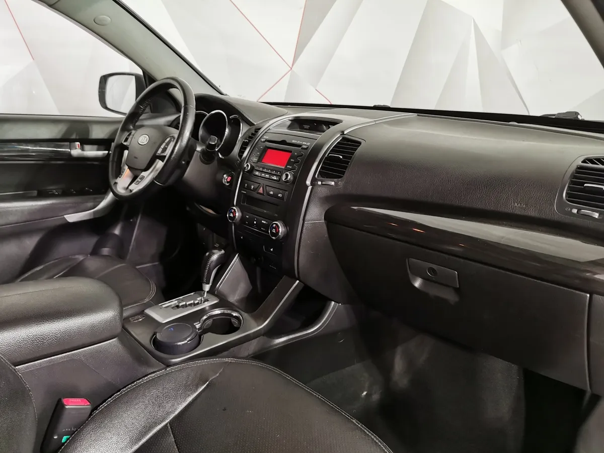 Kia Sorento 2.4 AT 4WD (175 л.с.) Comfort Серебристый в АВИЛОН. Слайд №12