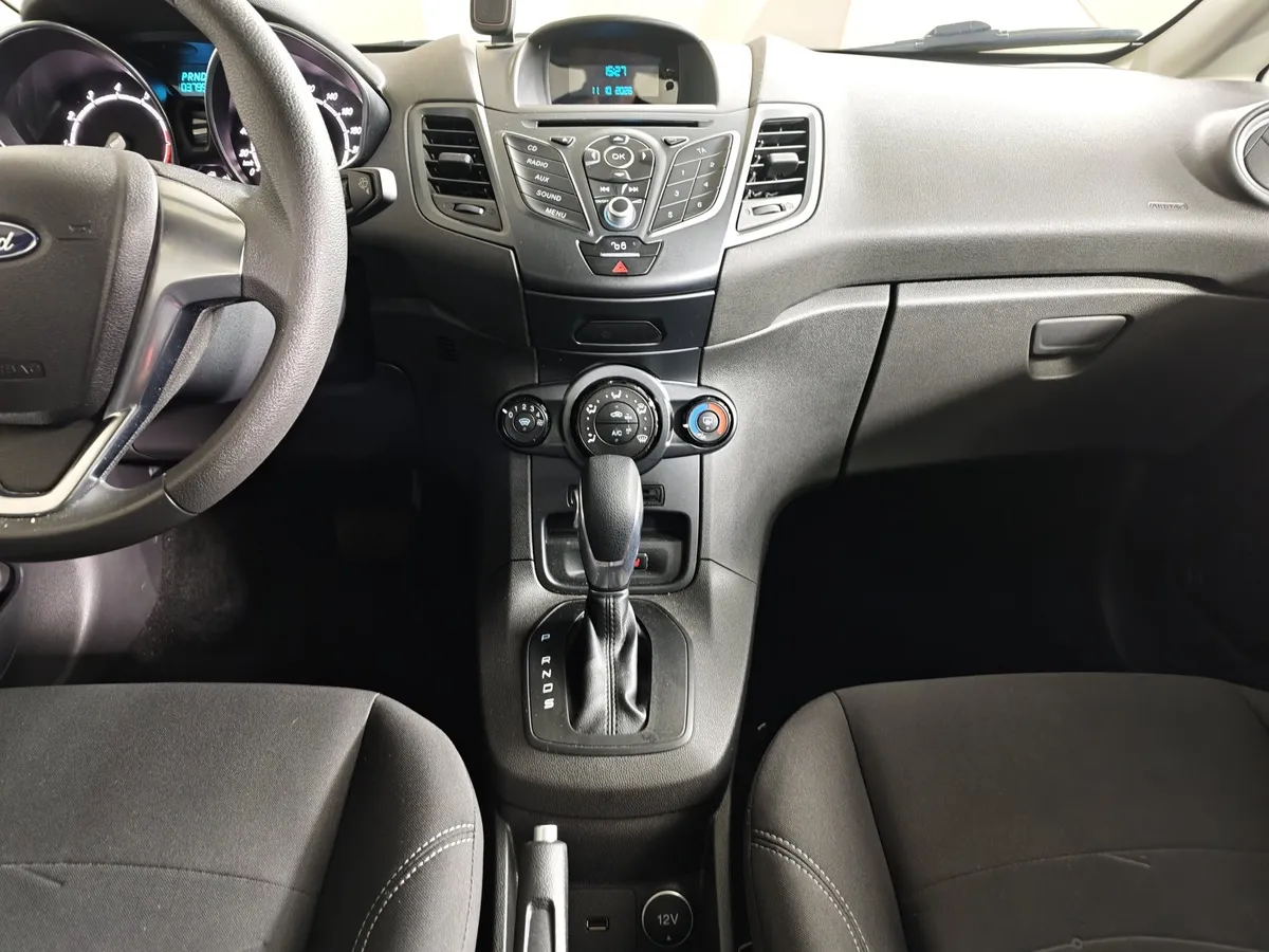 Ford Fiesta 1.4 MT (80 л.с.) Ghia Серый в АВИЛОН. Слайд №15