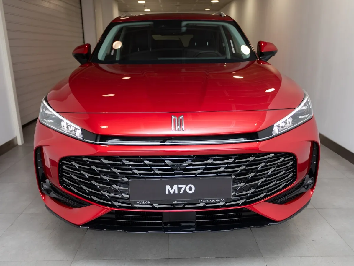 Москвич М70 1.5 DCT FWD (150 л.с.) Драйв Красный в АВИЛОН. Слайд №3