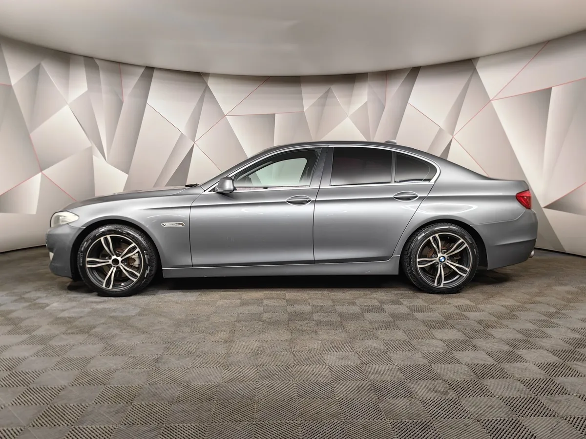 BMW 5 серия 528i AT (258 л.с.) Серый в АВИЛОН. Слайд №5