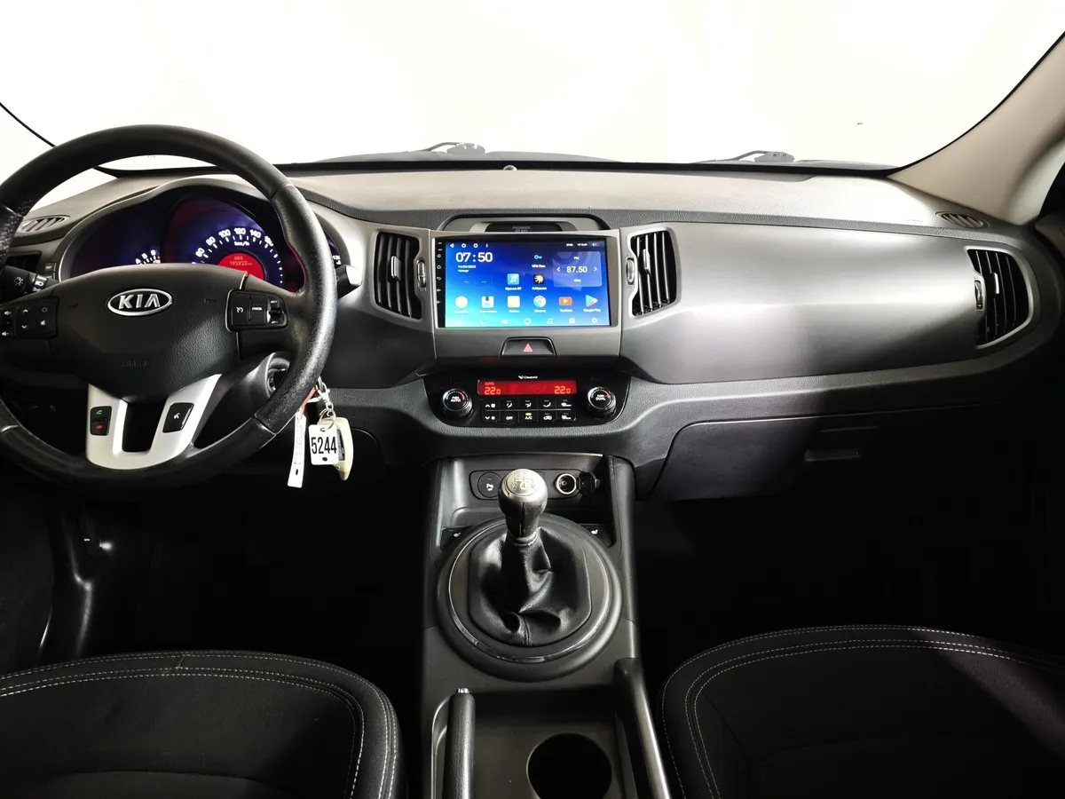 Kia Sportage 2.0 MT 4WD (150 л.с.) Серебристый в АВИЛОН. Слайд №12