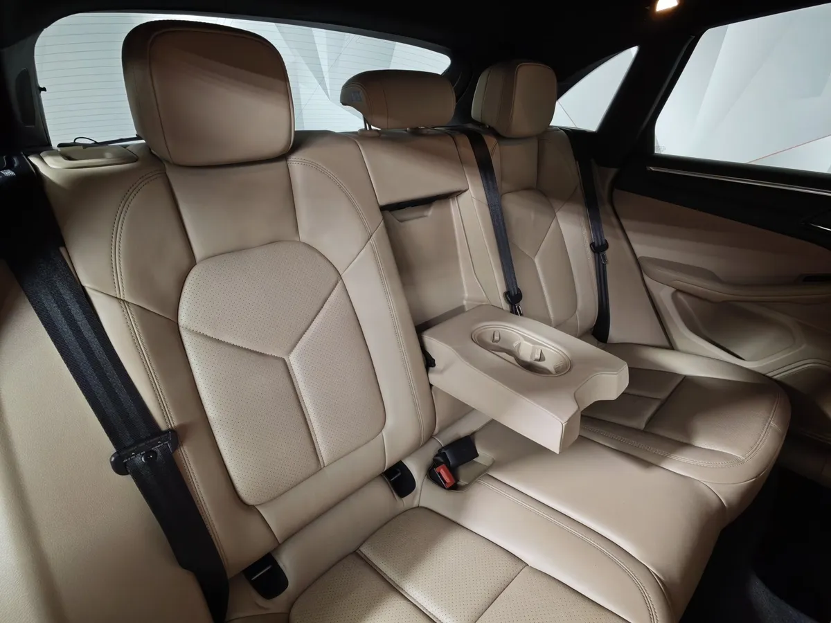 Porsche Macan 2.0 PDK AWD (252 л.с.) Серебристый в АВИЛОН. Слайд №17