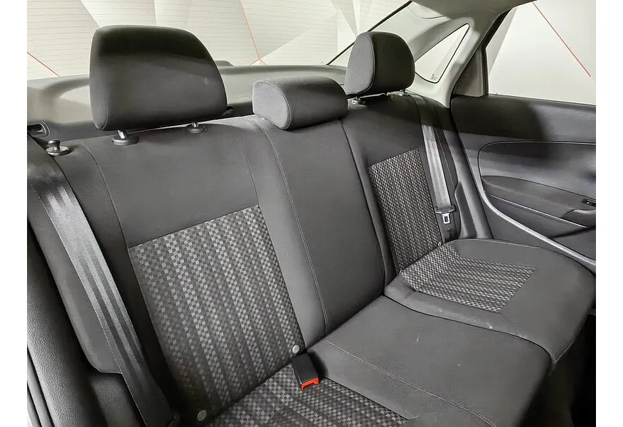 Volkswagen Polo 1.6 MPI AT (110 л.с.) Drive Серебристый в АВИЛОН. Слайд №17