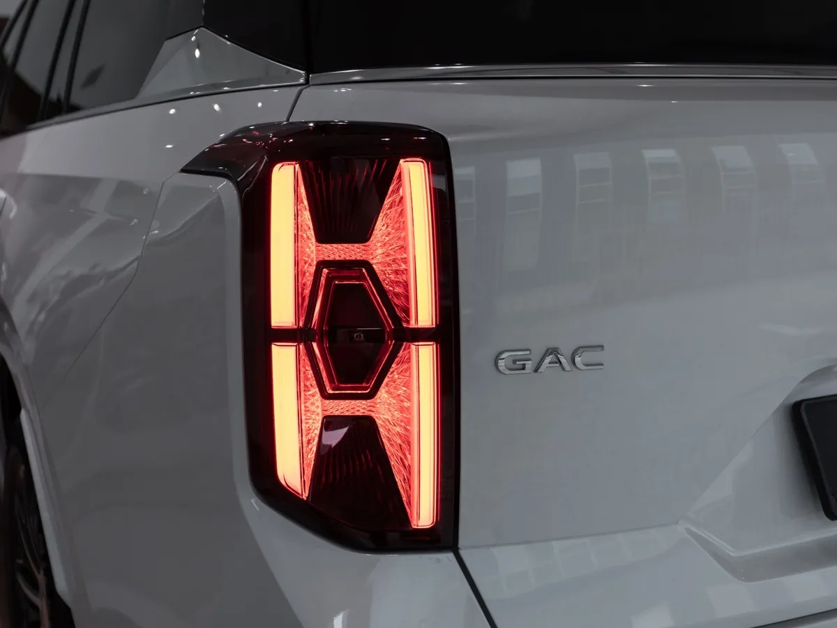 GAC GS8 2.0T 4WD (231 л.с.) GX Premium Белый в АВИЛОН. Слайд №10 GAC GS8 2.0T 4WD (231 л.с.) GX Premium Белый в АВИЛОН. Слайд №10