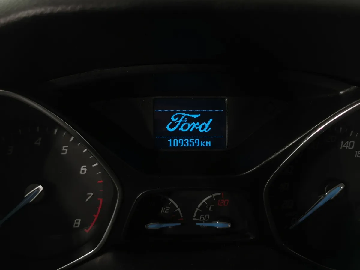 Ford Focus 1.6 PowerShift (105 л.с.) Trend Черный в АВИЛОН. Слайд №18