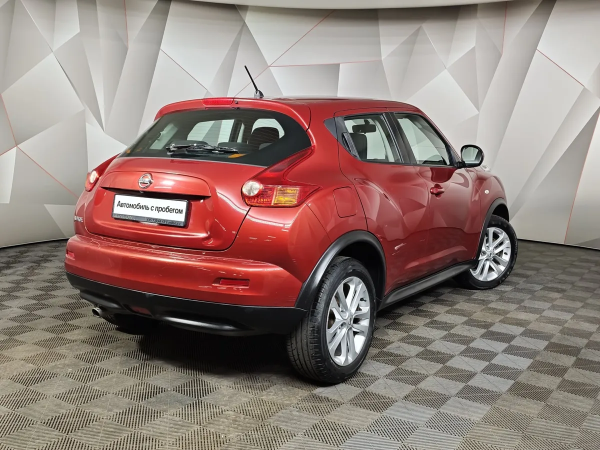 Nissan Juke 1.6 CVT (117 л.с.) Красный в АВИЛОН. Слайд №2