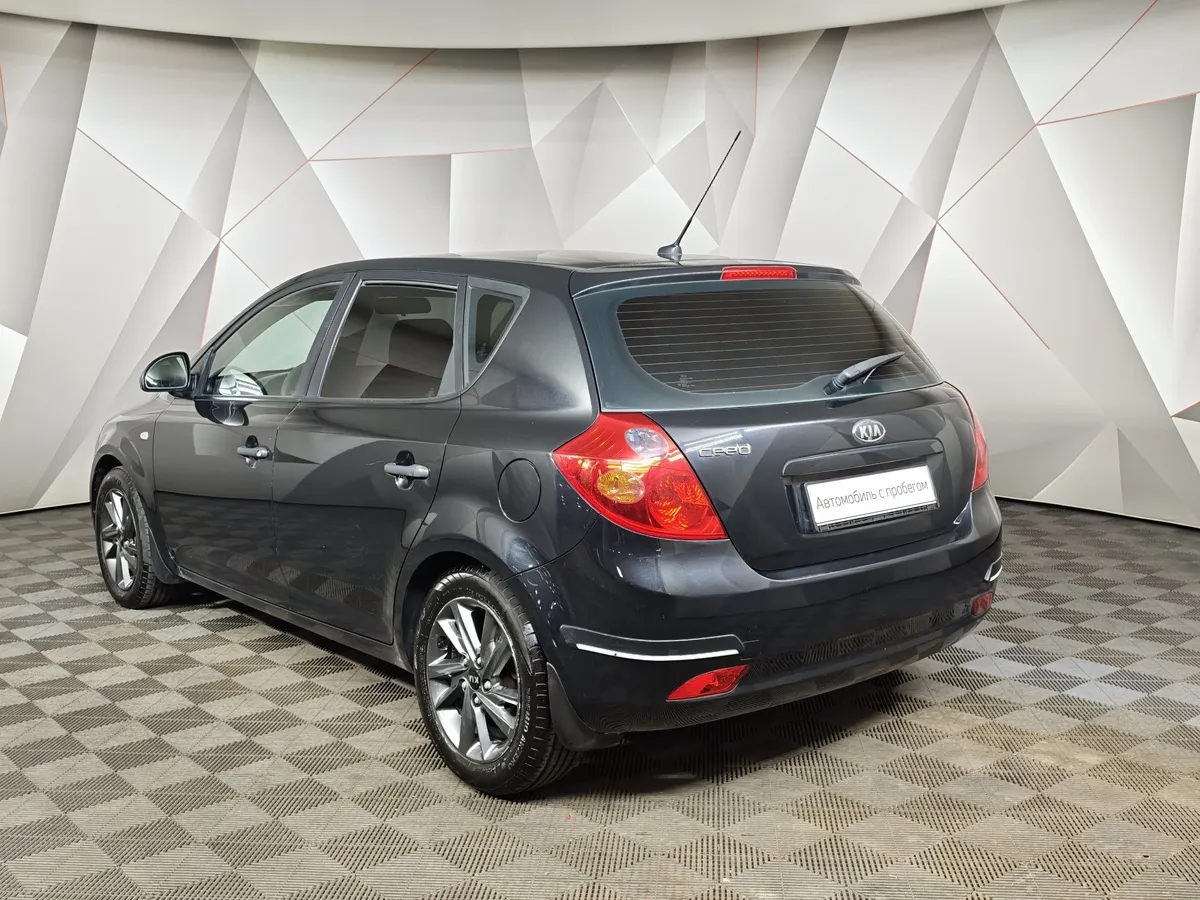 Kia Ceed 1.6 MT (122 л.с.) Черный в АВИЛОН. Слайд №4