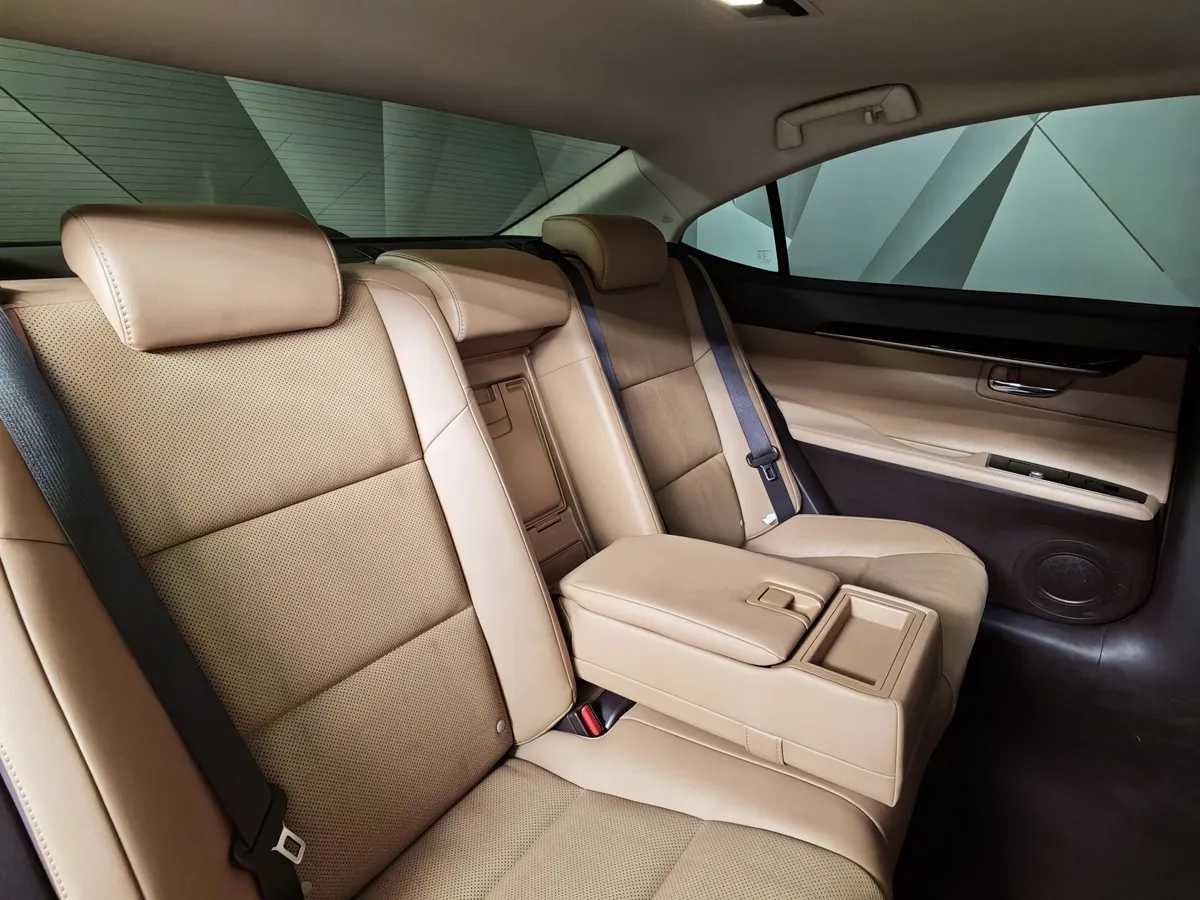 Lexus ES 200 AT (150 л.с.) Красный в АВИЛОН. Слайд №17
