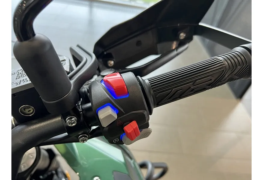 Benelli TRK 502 500 см³ (48 л.с.) 500 Зеленый в АВИЛОН. Слайд №10