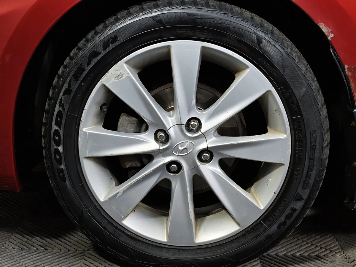 Hyundai Solaris 1.6 AT (123 л.с.) Comfort Красный в АВИЛОН. Слайд №9