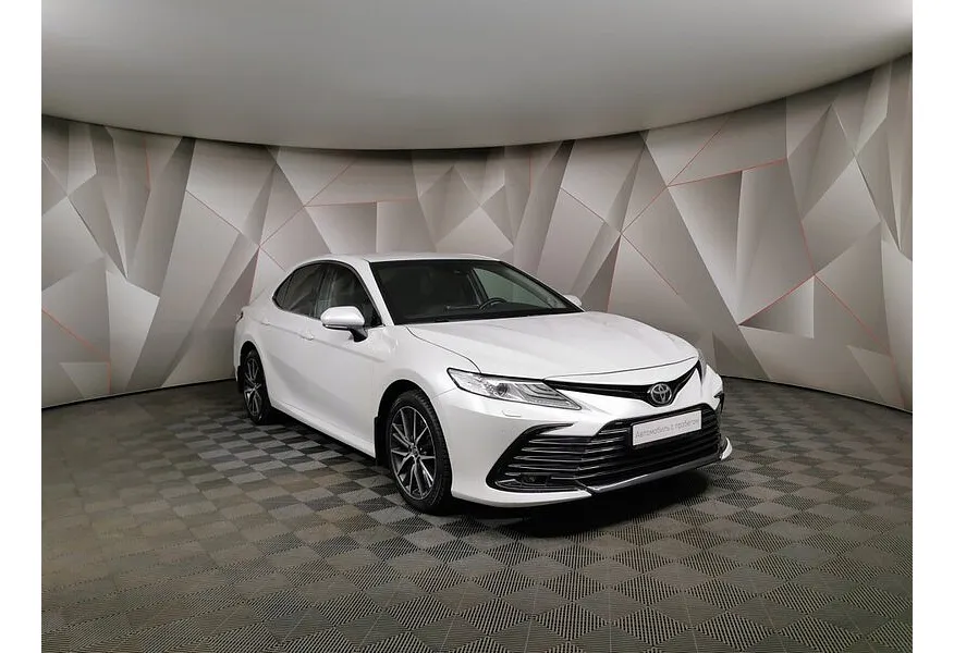 Toyota Camry 2.5 AT (200 л.с.) Белый в АВИЛОН. Слайд №2