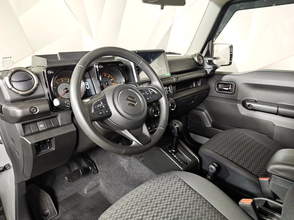 Suzuki Jimny 1.5 AT AWD (102 л.с.) GLX Серый в АВИЛОН. Слайд №18