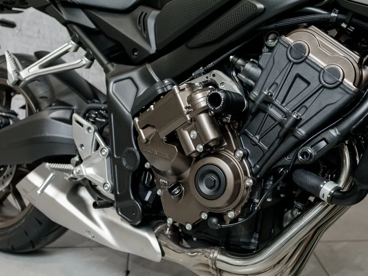 Honda CB650R CB650RA 649 см³ (95) 648 Черный в АВИЛОН. Слайд №7