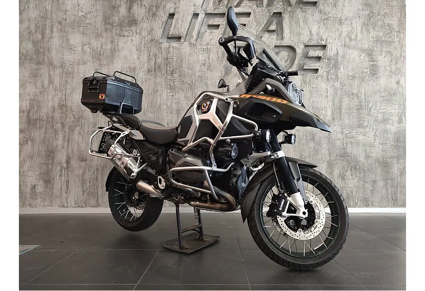 LIVE. Слайд №2