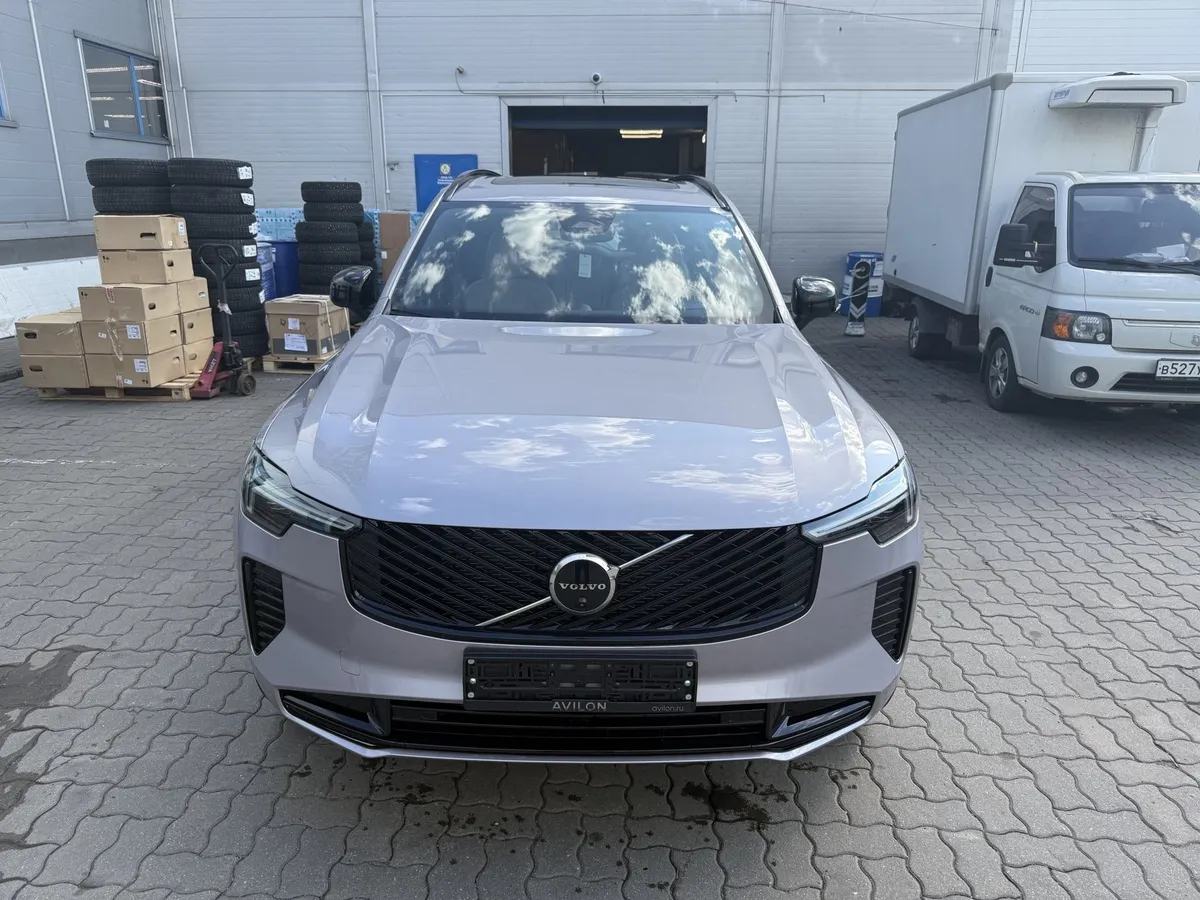 Volvo XC90 2.0 B6 mild hybrid AT AWD (7 мест) (300 л.с.) Ультра темный Серебристый в АВИЛОН. Слайд №3